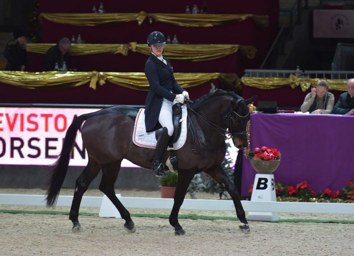 Sophie-Marlene Francz (OÖ) und Show Man 8 wurden Dritte im Transpofix Dressage Cup an Tag drei der Mevisto Amadeus Horse Indoors 2016. © Fotoagentur Dill