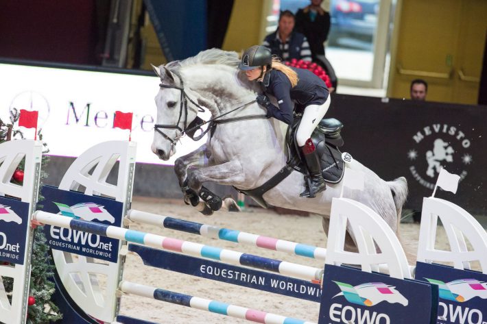 Holte Rang zwei im SPS Medium Amateur Tour Finale: Janine Herzog (AUT/St) auf Grey Jumper. © Michael Graf