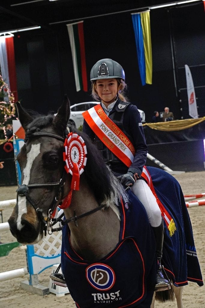 Die Salzburgerin Antonia Weixelbraun auf Little Lady 7 ist die Amadeus Small Pony Grand Prix Siegerin. © Salzburg City Guide