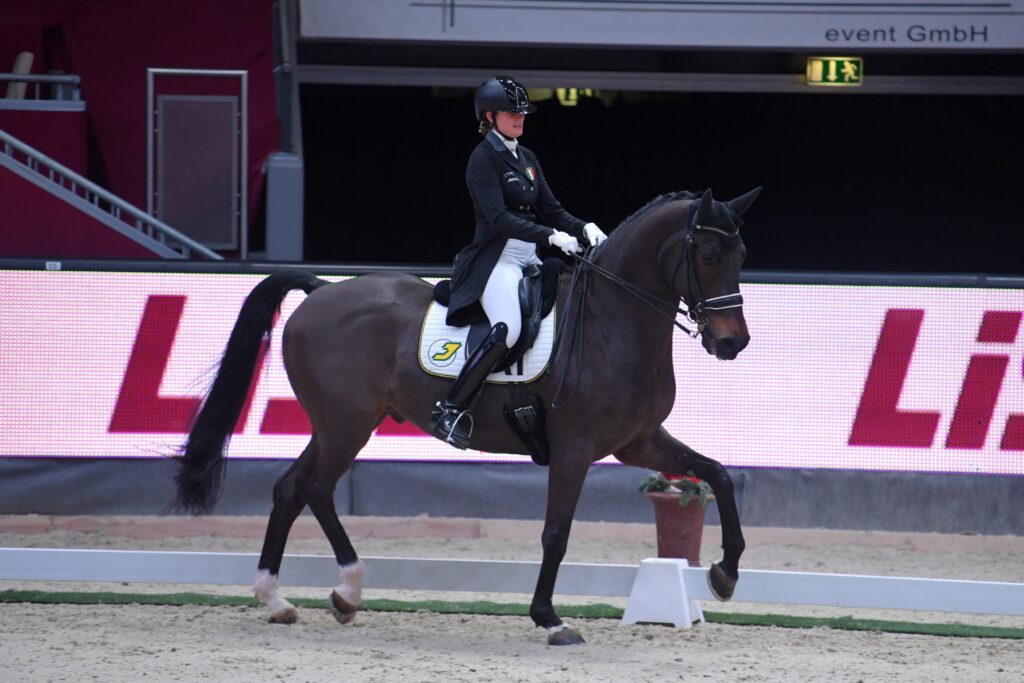 Der Sieg im LISEC Dressage Opening ging mit 71,491% an Valentina Remold (ITA). © Fotoagentur Dill