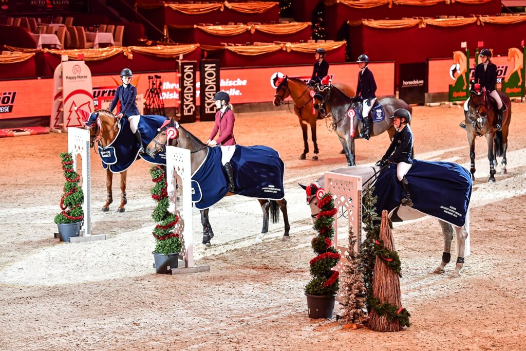 Die strahlenden Siegerinnen der Turmöl Amateur Touren bei der Amadeus Horse Indoors 2019. © Daniel Kaiser