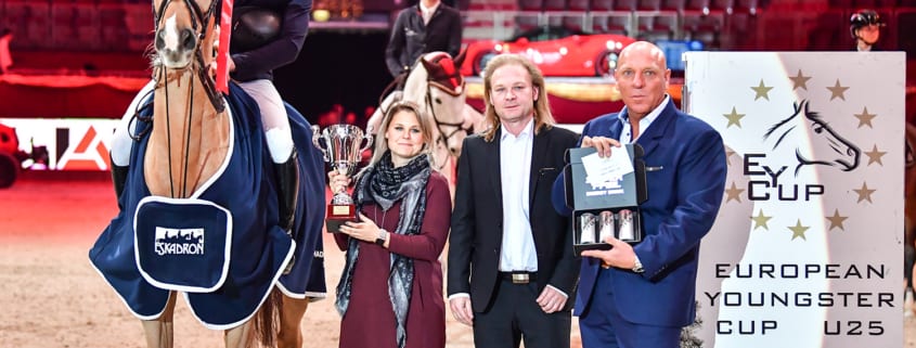 Carina und Markus Hindelang gratulierten im Namen ihres verstorbenen Vaters, des EY Cup Gründers Rudolf Hindelang. © Daniel Kaiser