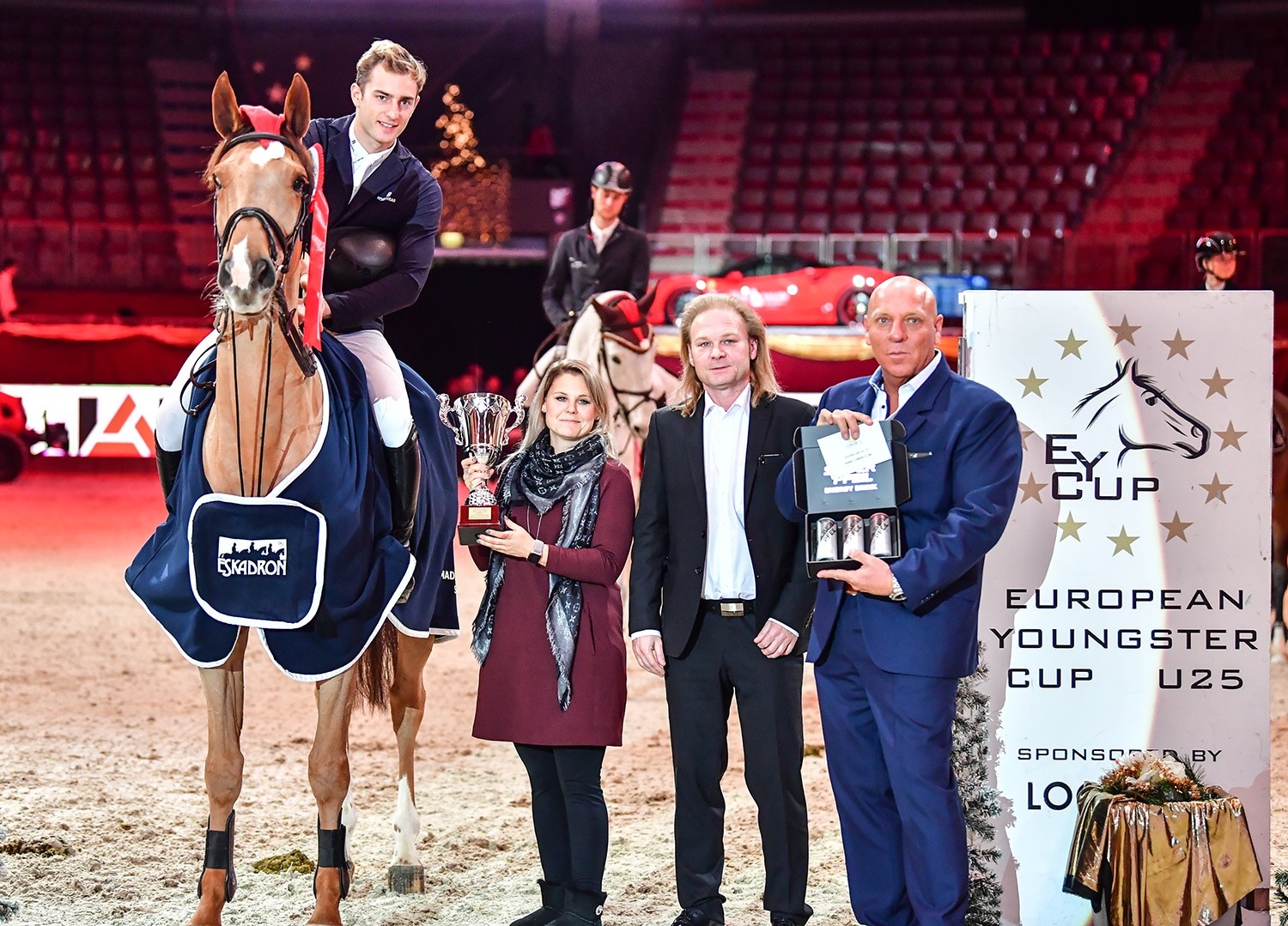 Carina und Markus Hindelang gratulierten im Namen ihres verstorbenen Vaters, des EY Cup Gründers Rudolf Hindelang. © Daniel Kaiser