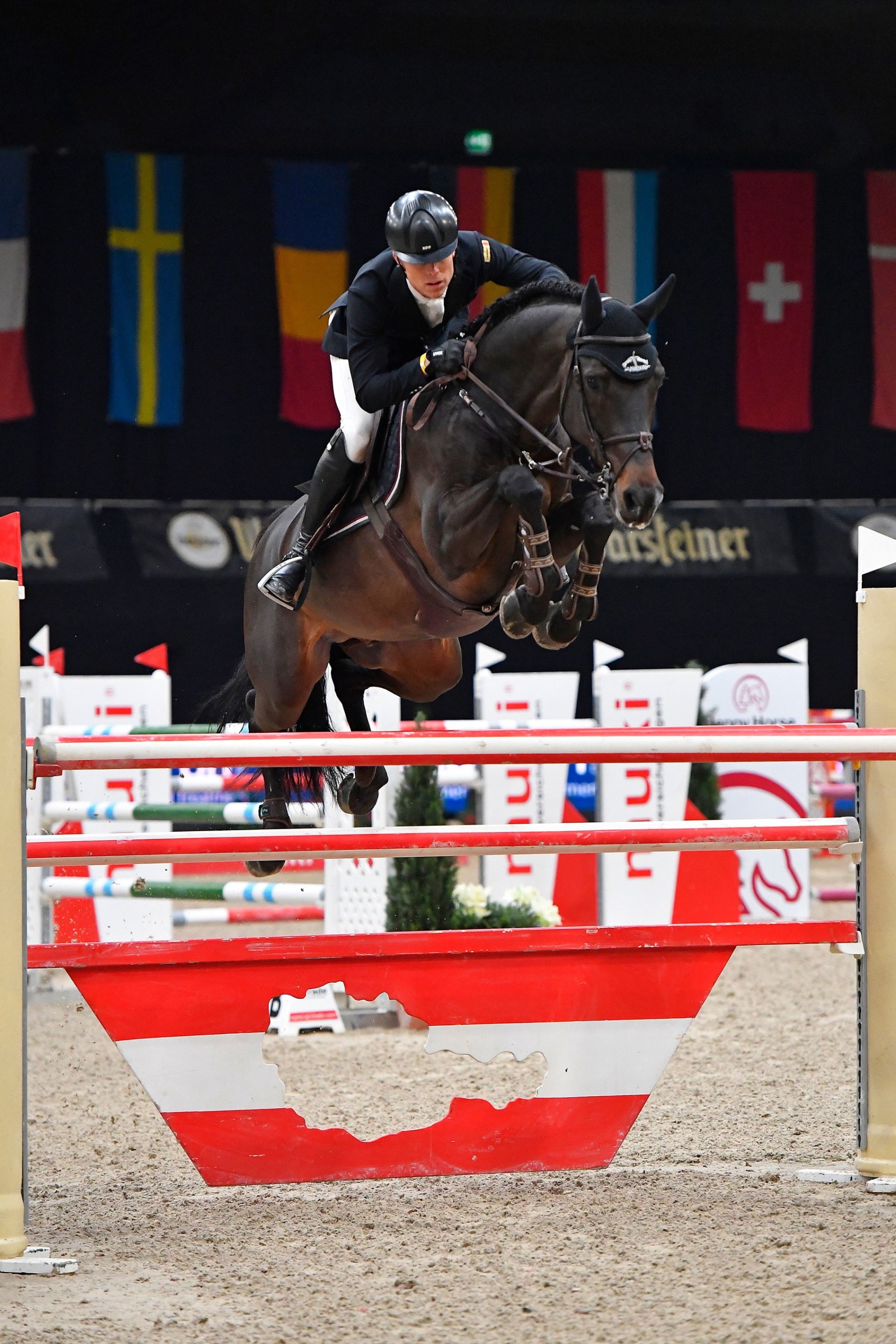 Österreichs Max Kühner hat seine Pferde im Rahmen des CSI2* Salzburg Indoor Jumping vergangenes Wochenende(13.-17.01.2021) bereits an die Salzburgarena gewöhnt und wurde auf EIC Caleo mit einer Doppelnullrunde hervorragender Vierter im CSI2* Grand Prix. © Sibil Slejko