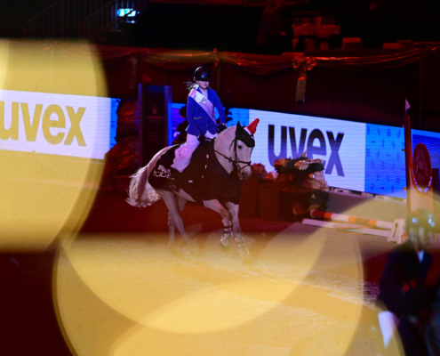 Feierliche Siegerehrung in der FEI Jumping Ponies’ Trophy um den Preis von UVEX. © Daniel Kaiser