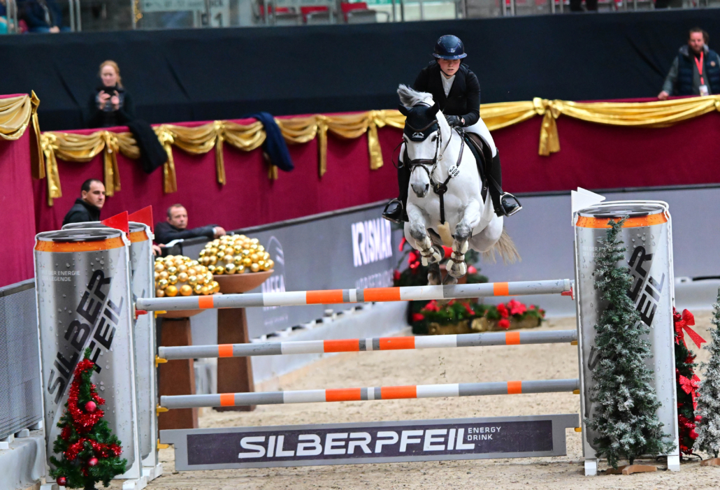 Finalsieg in der MEFA Big Amateurtour für Marlene Becker auf Citylight. © Silberpfeil Amadeus Horse Indoors | Daniel Kaiser 