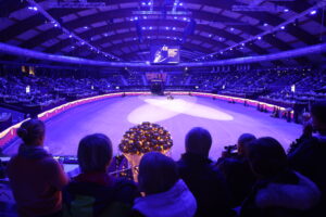 Jessica von Bredow-Werndl tanzt ein letztes Mal mit Dalera in der Salzburg Arena.